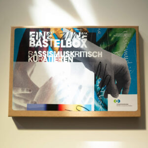 Bastelbox „Rassismuskritisch Kuratieren“